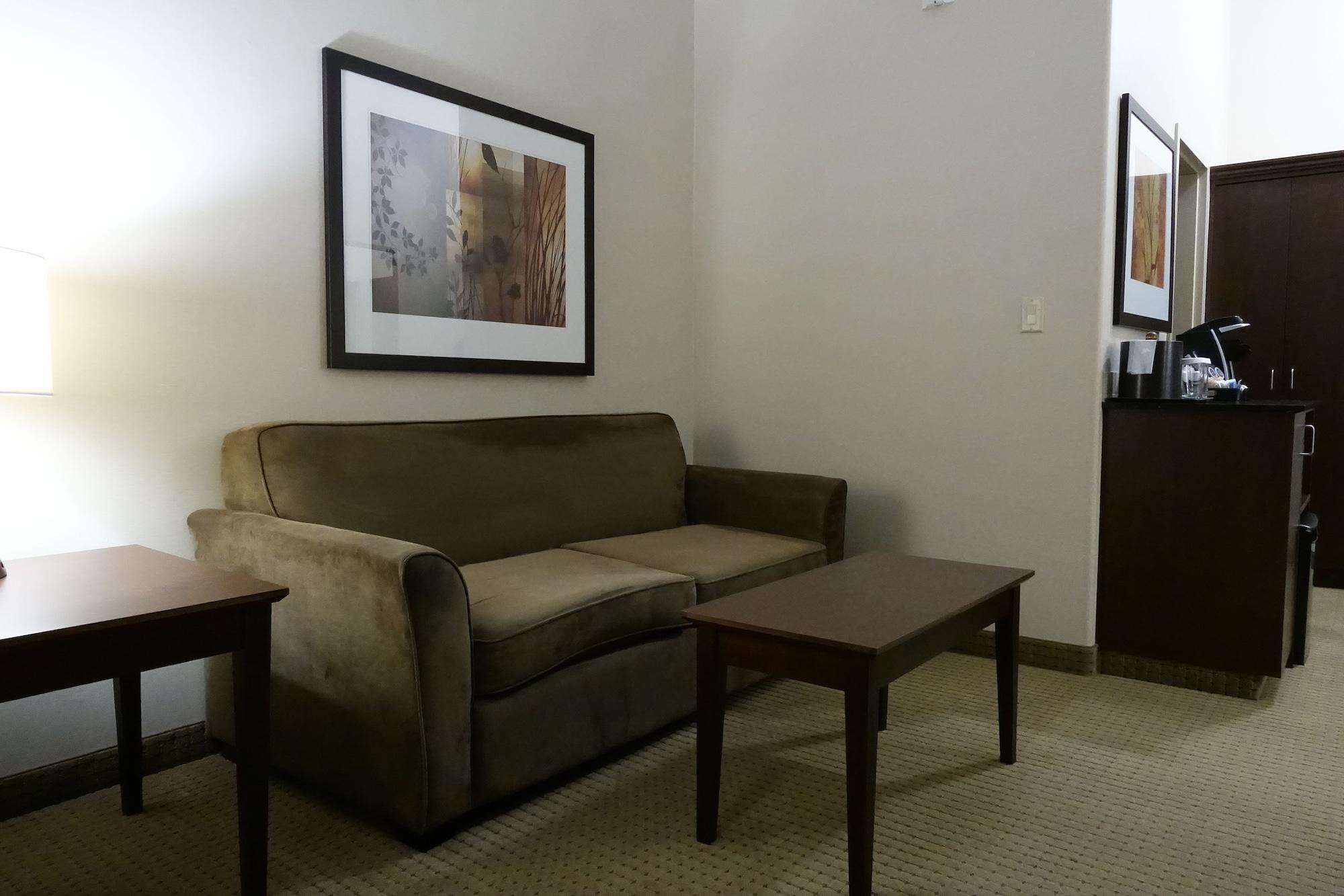 Ramada By Wyndham Weyburn Hotel Bagian luar foto