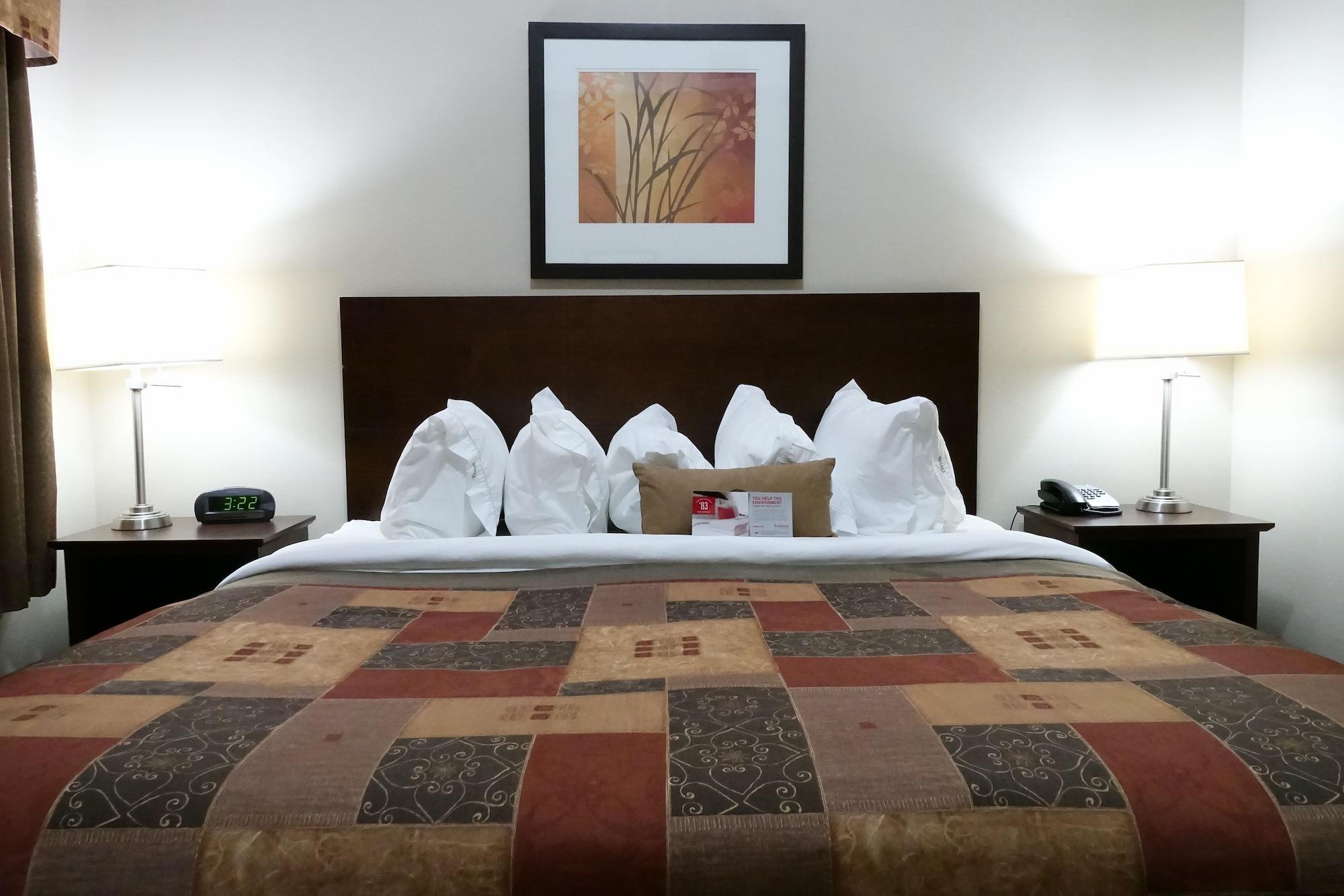 Ramada By Wyndham Weyburn Hotel Bagian luar foto
