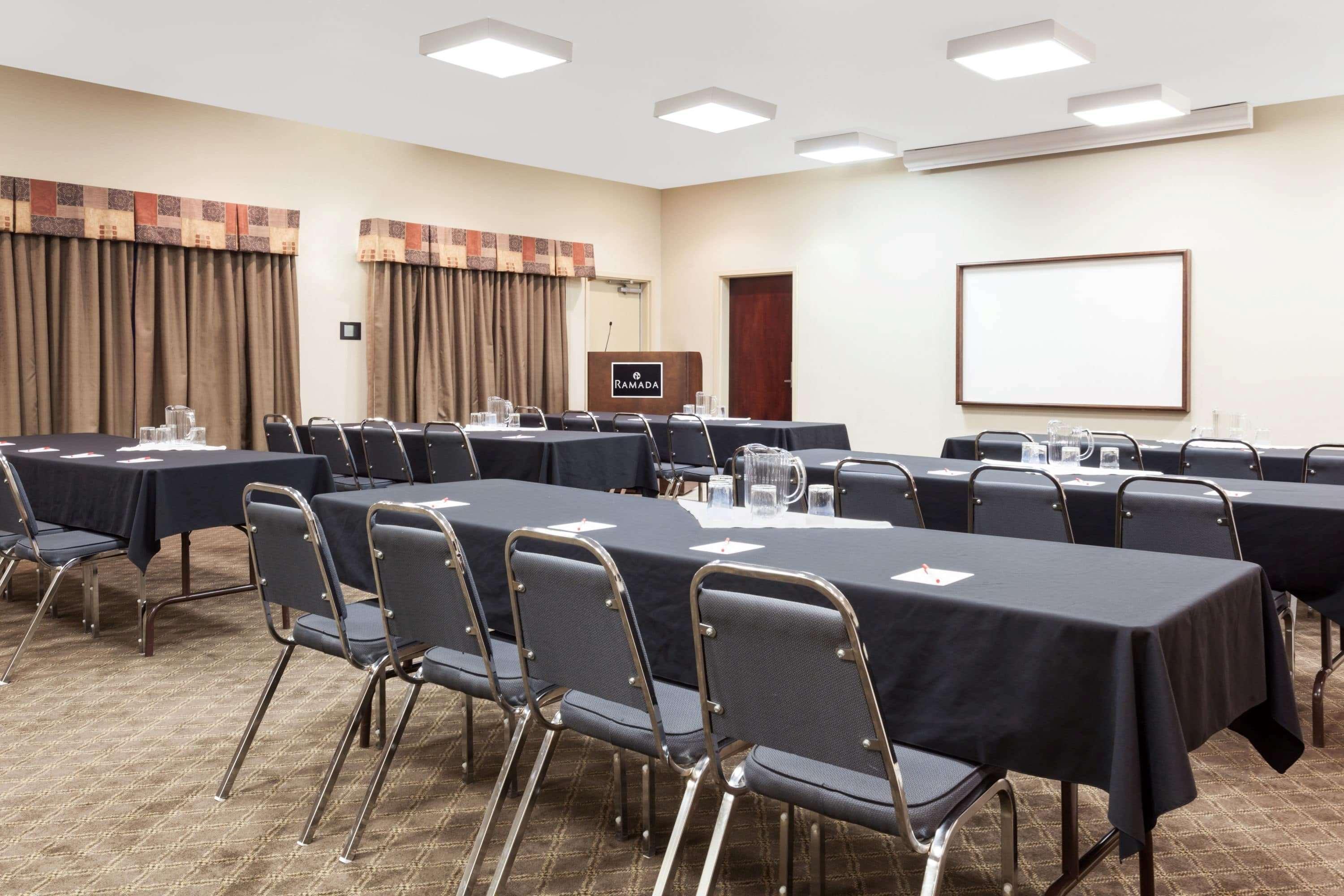 Ramada By Wyndham Weyburn Hotel Bagian luar foto