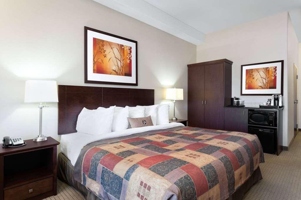 Ramada By Wyndham Weyburn Hotel Ruang foto