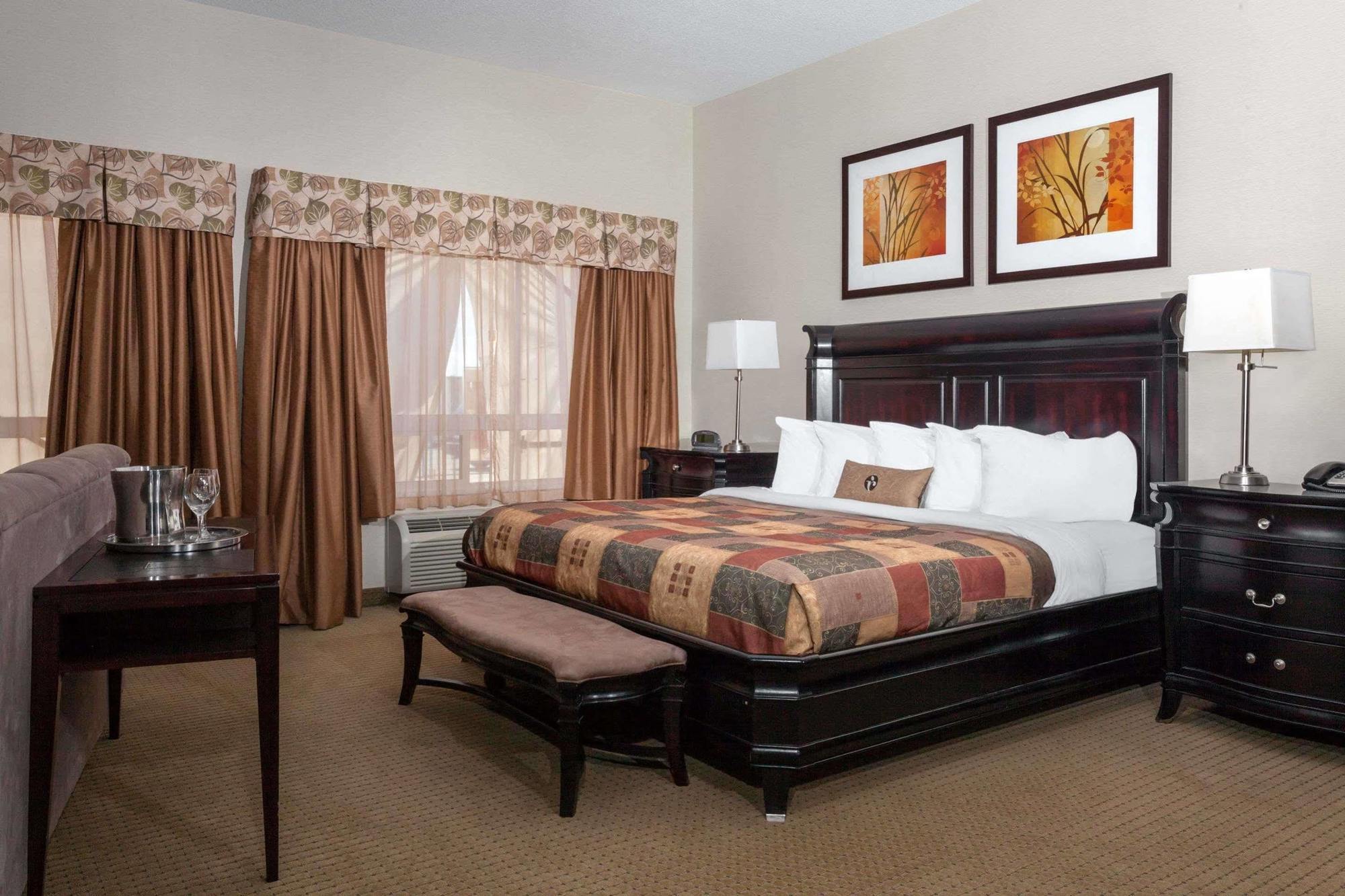 Ramada By Wyndham Weyburn Hotel Bagian luar foto
