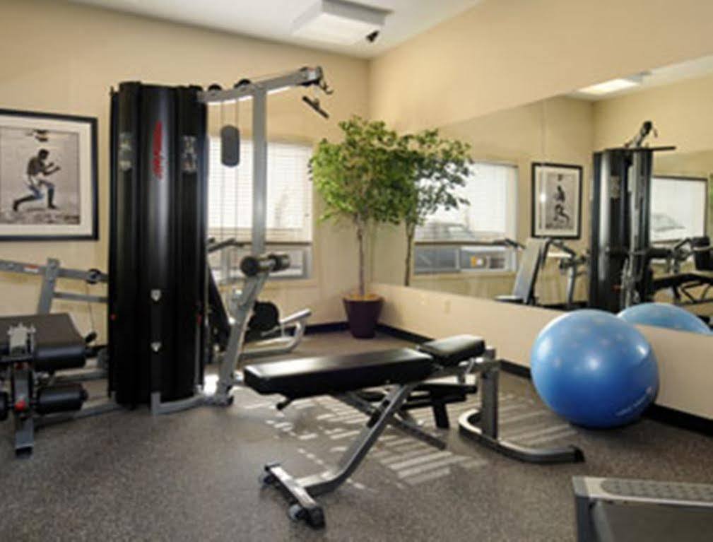 Ramada By Wyndham Weyburn Hotel Bagian luar foto