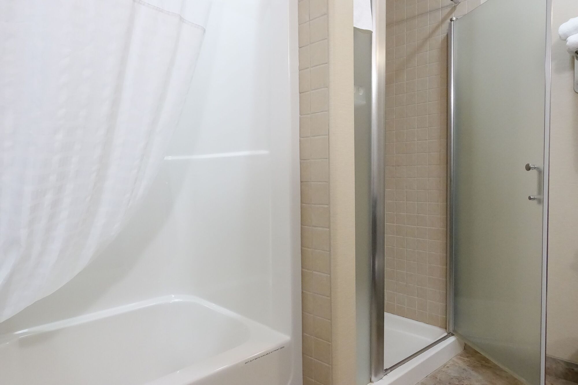 Ramada By Wyndham Weyburn Hotel Bagian luar foto