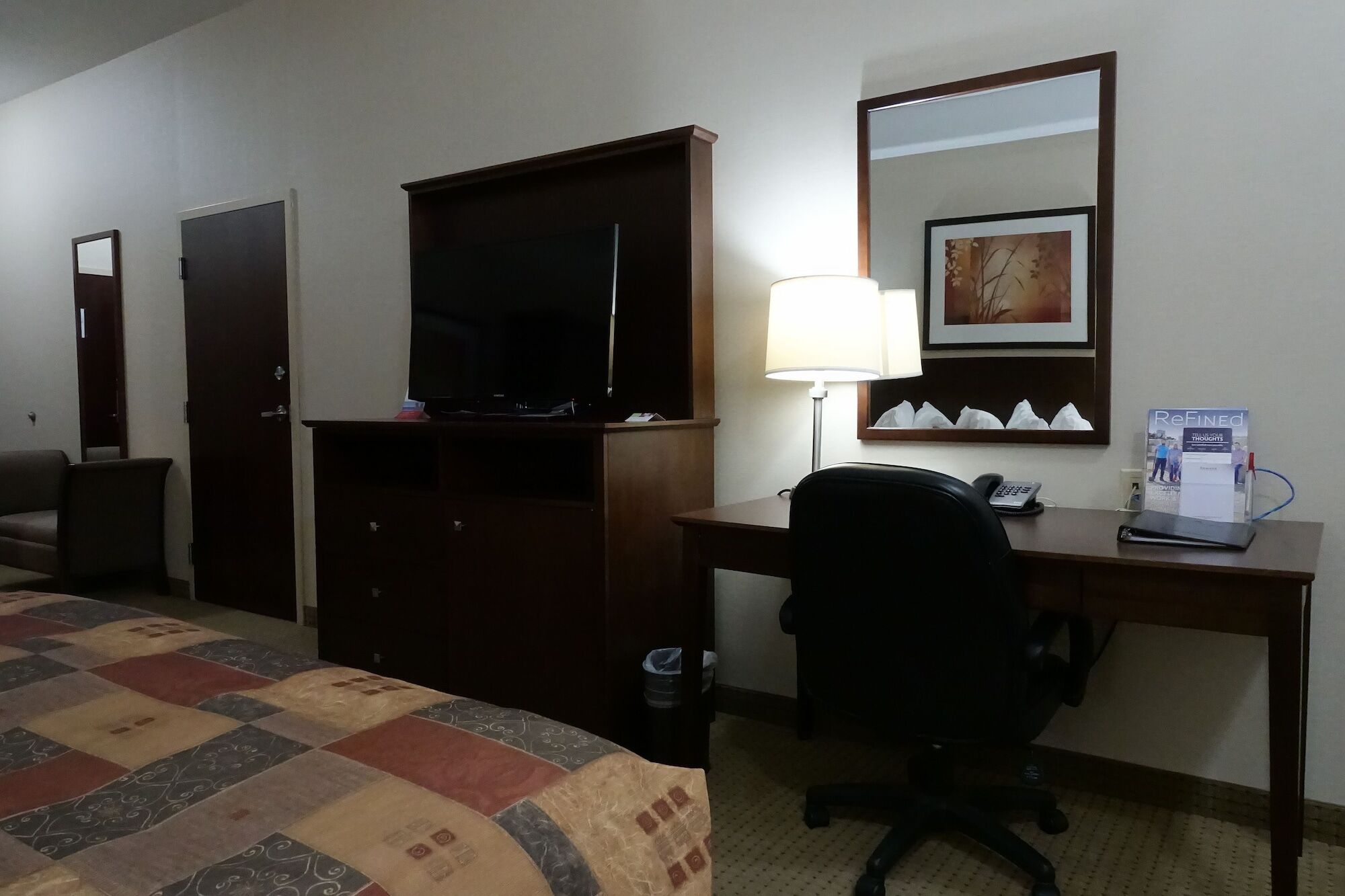 Ramada By Wyndham Weyburn Hotel Bagian luar foto