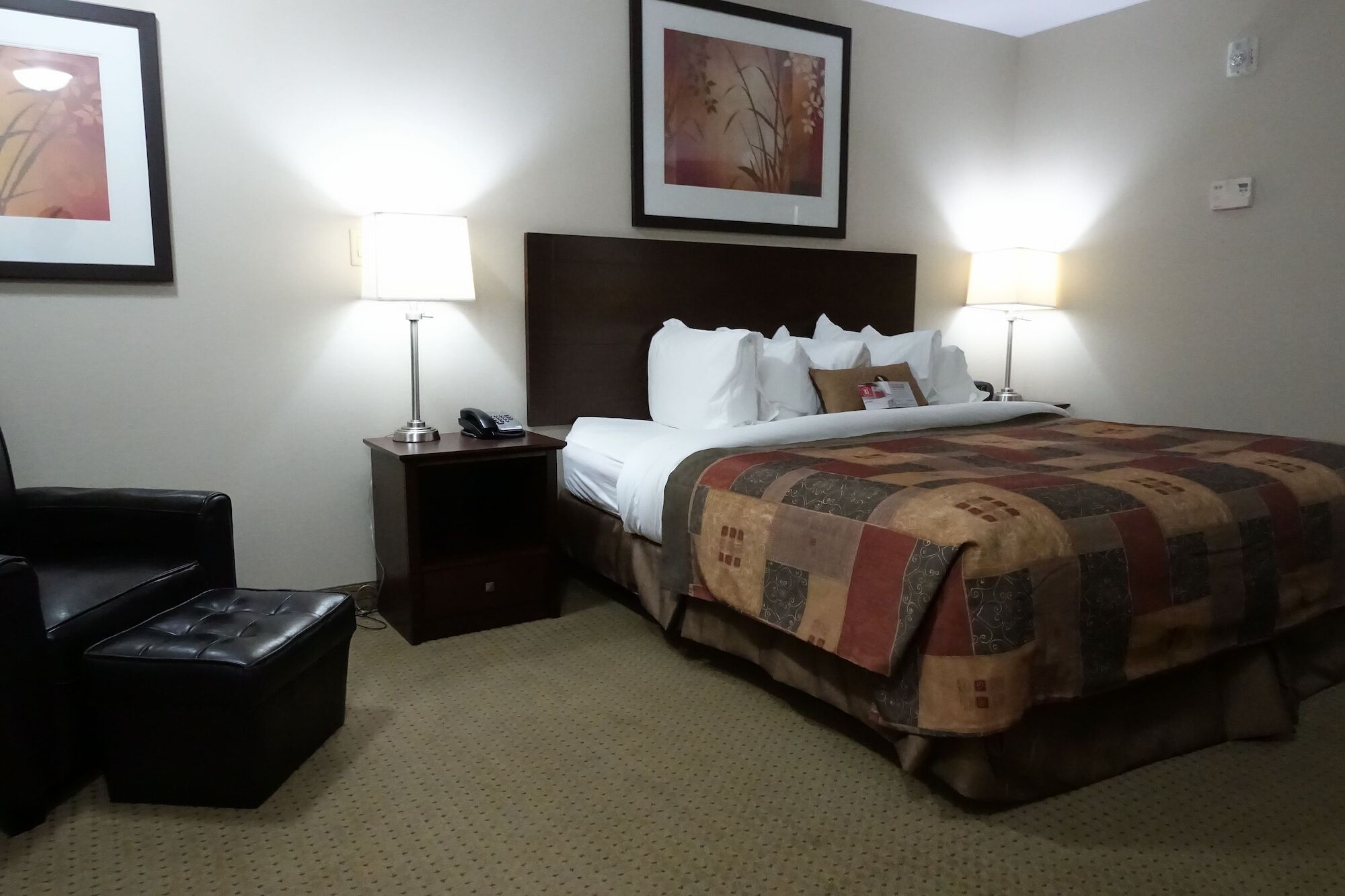 Ramada By Wyndham Weyburn Hotel Bagian luar foto