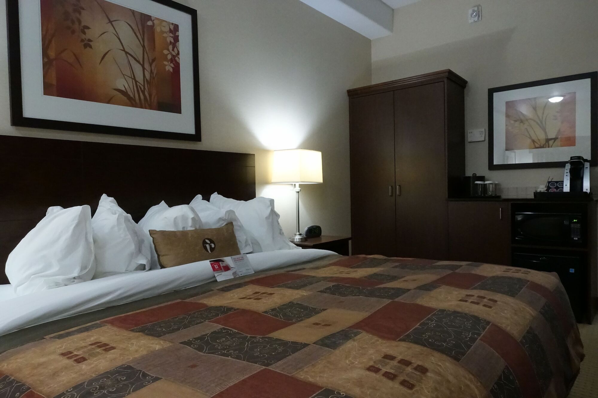 Ramada By Wyndham Weyburn Hotel Bagian luar foto